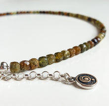 Load image into Gallery viewer, Green Garnet Silver 925 Necklace "Vital Thouhgts" - Petit Secret