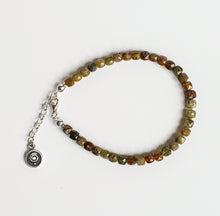 Load image into Gallery viewer, Green Garnet Silver 925 Bracelet "Vital Thouhgts" - Petit Secret