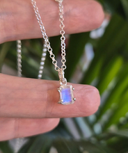 Load image into Gallery viewer, Moonstone from India, AAA grade petit pendant with chain "Intuition"