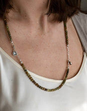 Load image into Gallery viewer, Set of Green Garnet Silver 925 Necklace and Bracelet "Vital Thouhgts" - Petit Secret